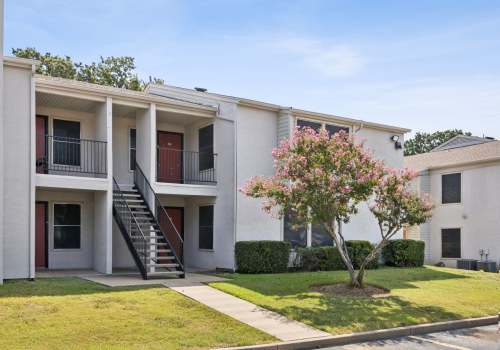 Exterior view of the community at Sleepy Hollow in Arlington, Texas