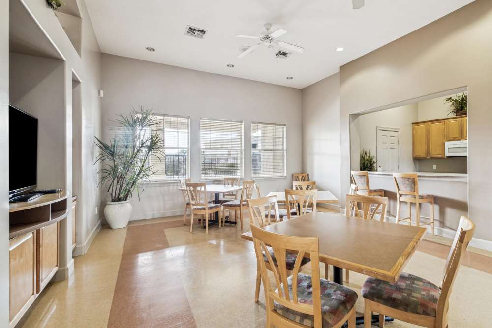A view of community dinning space at Kimberly Pointe in Houston, Texas