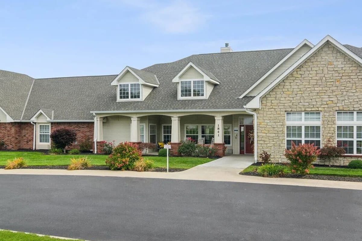 Main entrance and exterior at Trustwell Living at Mansfield Place in Mansfield, Ohio