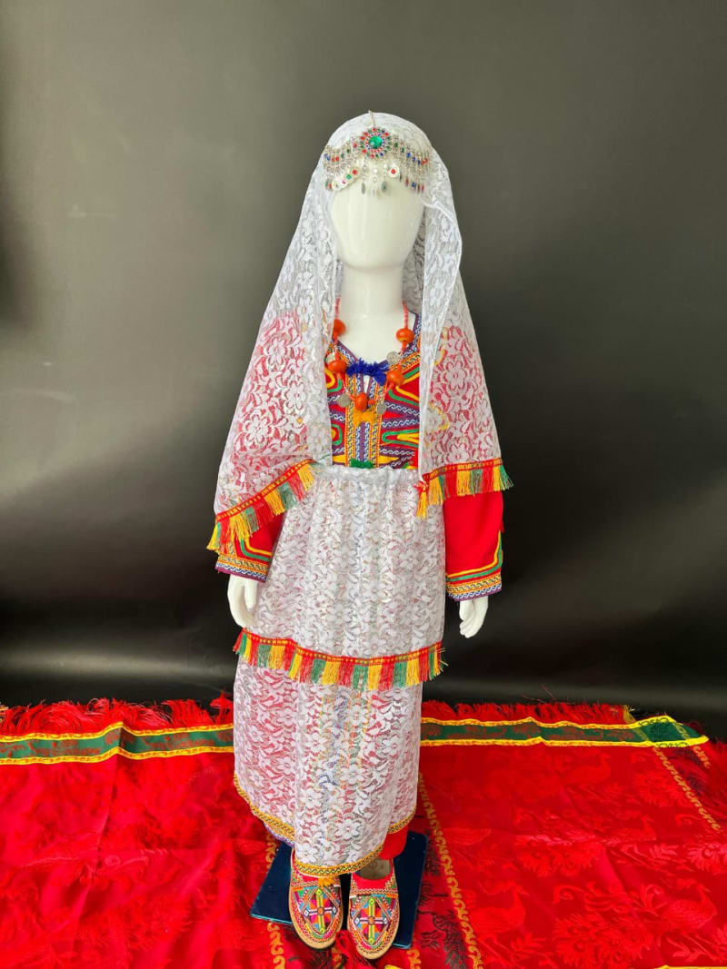 لبسة كومبلي خفيفة لصغار