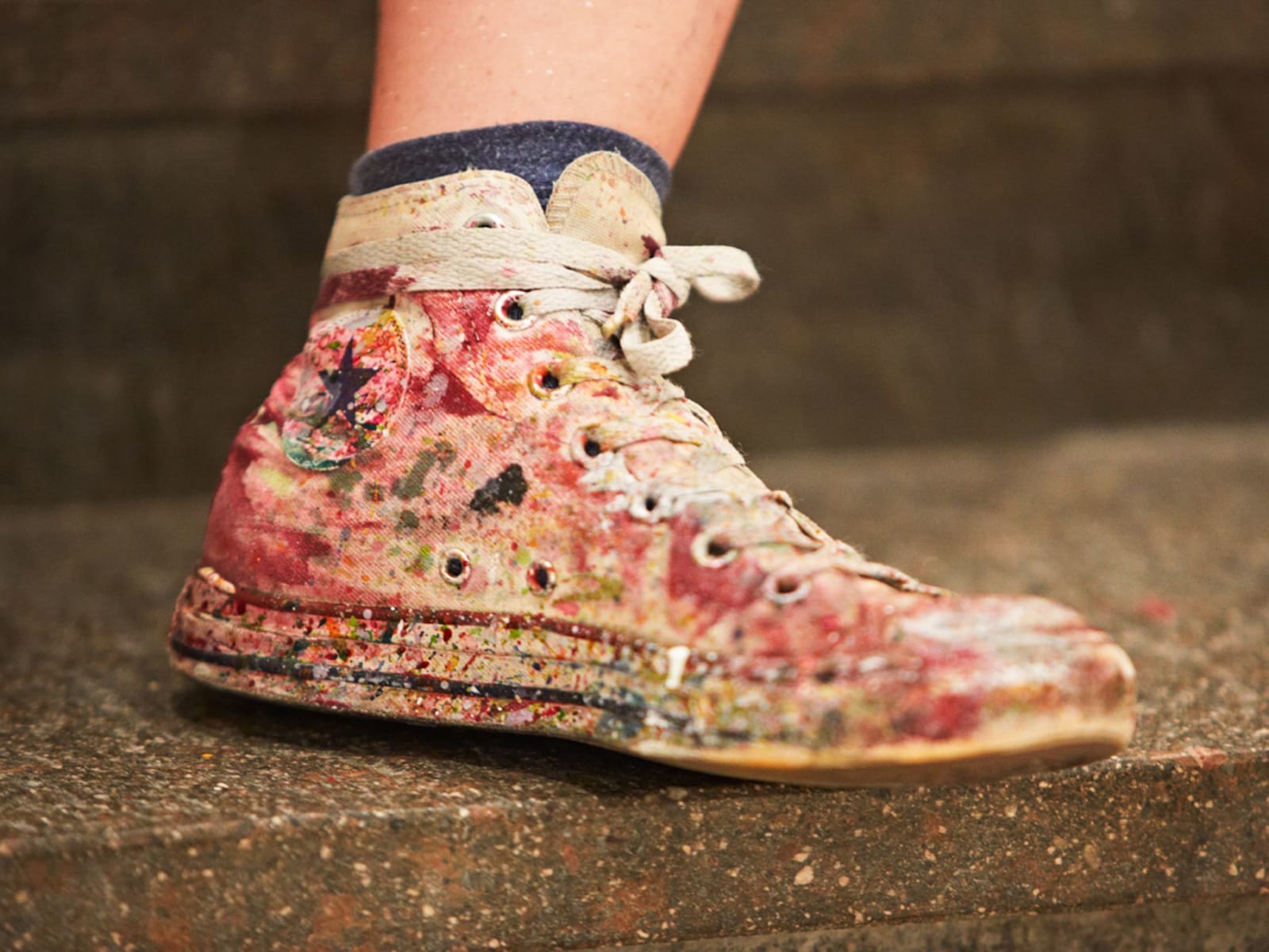 Colorfully stained shoe on a stair in Hinterglemm. Creativity in the Glemmtal.