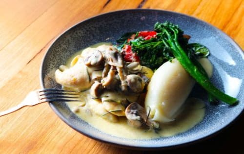 Order CHICKEN & CHARDONNAY SCALLOPINE Online - Demo Restaurant Front 2