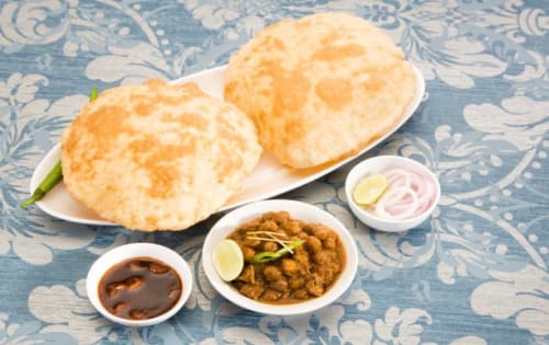 Order Kulcha Chole Thali (Amritsari/ Paneer / Onion) Online - Tandoori Hub