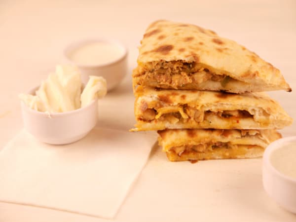 Order  Chicken Tikka Naan (Chef’s Special) Online - Curry Kingdom