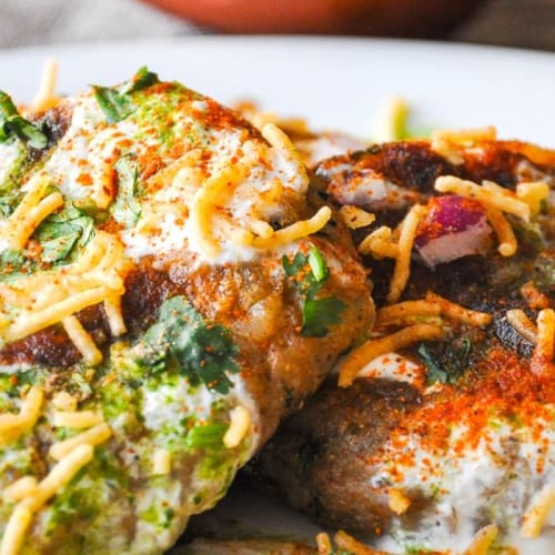 Order ALOO TIKKI CHAAT (2 PCS)  Online - The Varsace Restaurant & Cafe