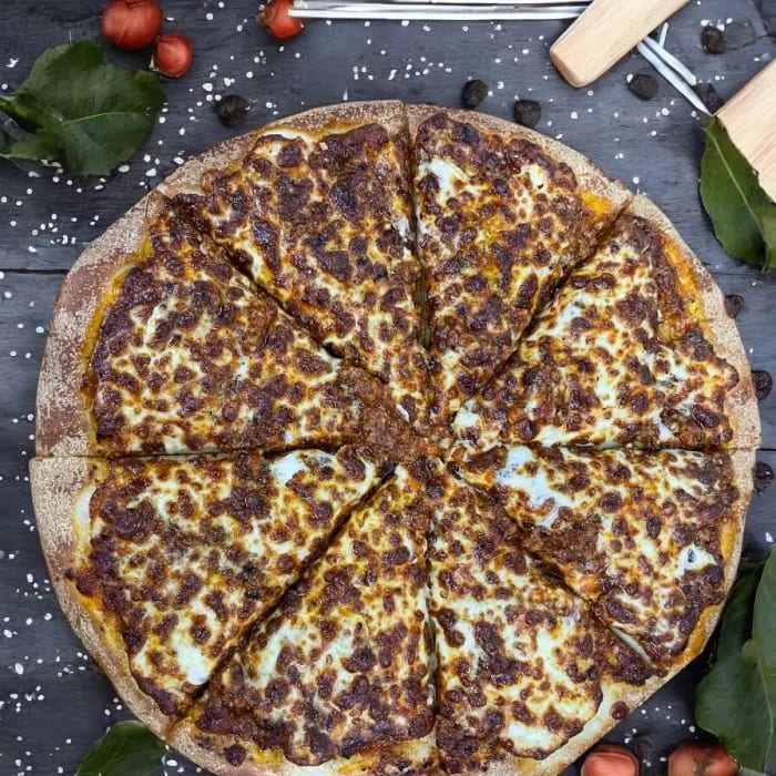 BOLOGNESE PIZZA