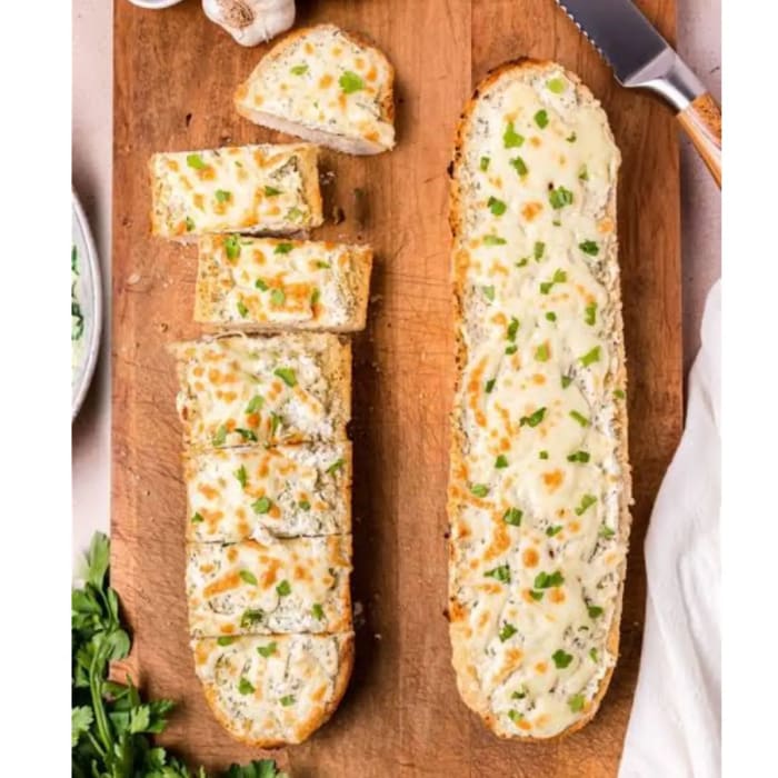 CHEESY GARLIC BREAD