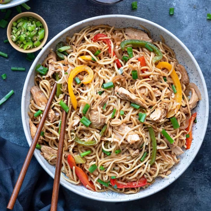 STREET STYLE CHICKEN NOODLES