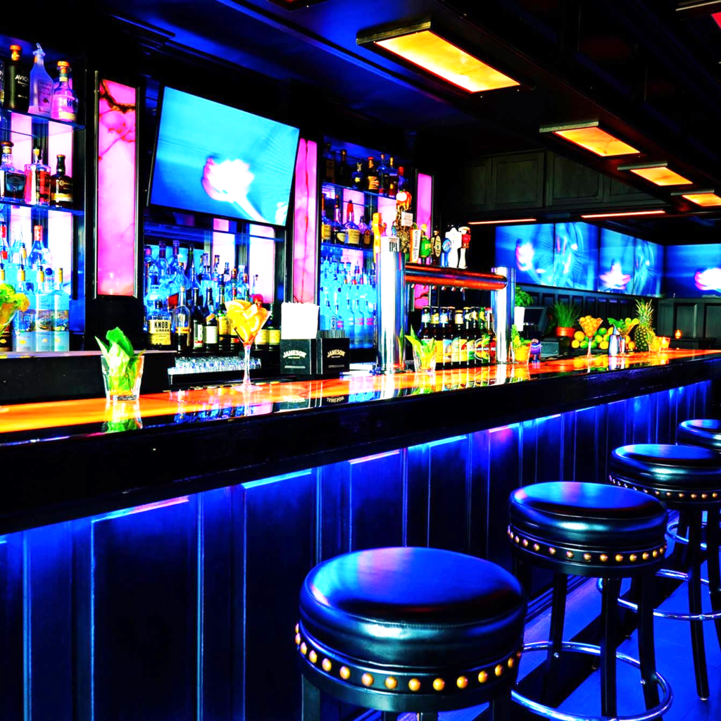 Discover Williamstown’s Most Historic Dining Spot for Live Music & Cozy Nights