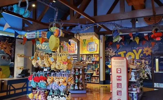 Go Shopping in Disney Springs Go Shopping in Disney Springs