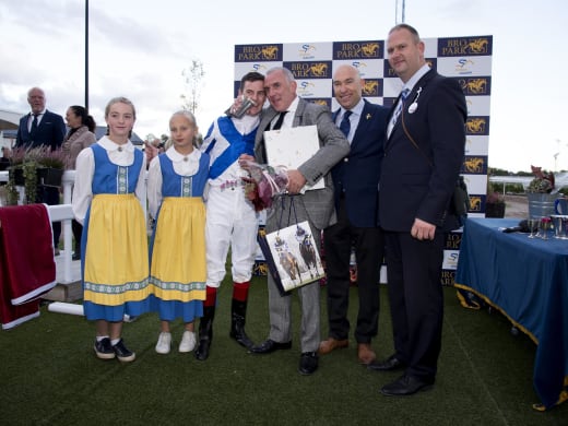 Uppdaterad: Startlistorna till Cupen och Nickes – jockey klar på Square de Luynes