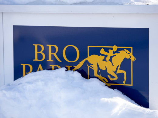 Framflyttad premiär på Bro Park