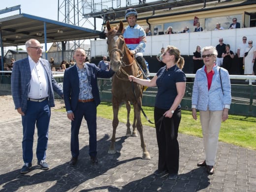 Jan-Erik Neuroth har inlett tränarkarriären starkt och har nu en av favoriterna i Svenskt Derby