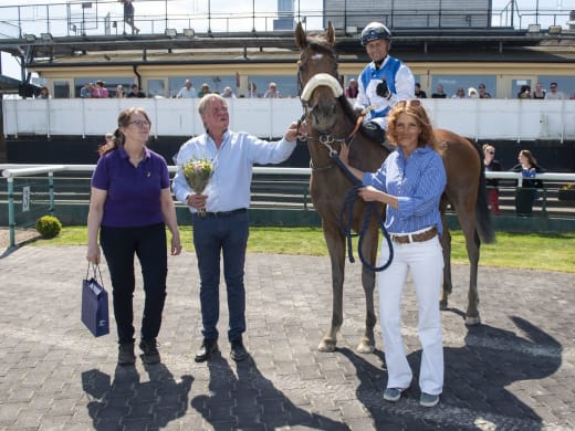 Hans-Inge Larsen har en trio till start