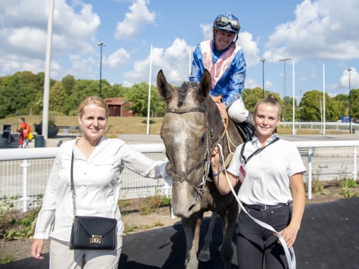 Caroline om sina sju starthästar på Bro Park - onsdag