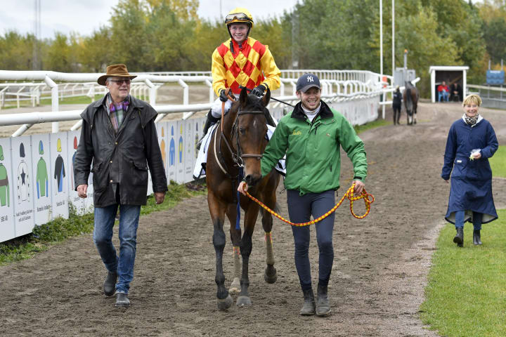 Lucy_In_The_Sky_68891_kopi