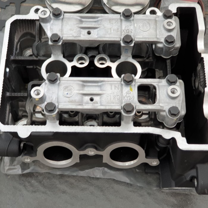 Jual Head Assy Dan Blok Assy Set R3 320Cc For R25 (Kode 010)) di Seller