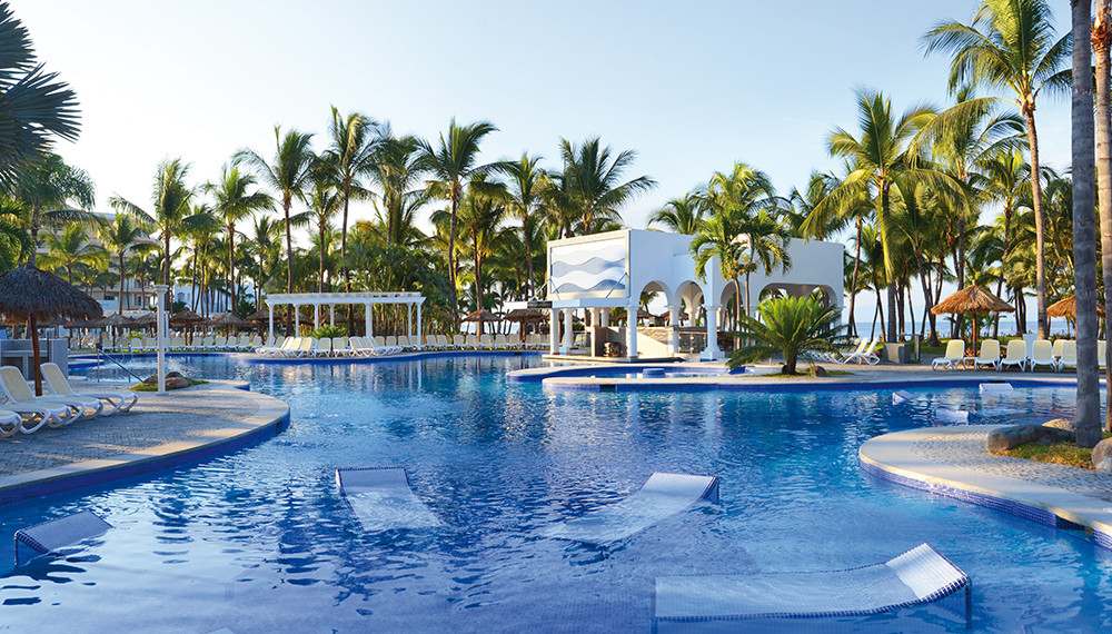 Hotel Riu Jalisco Pool 1