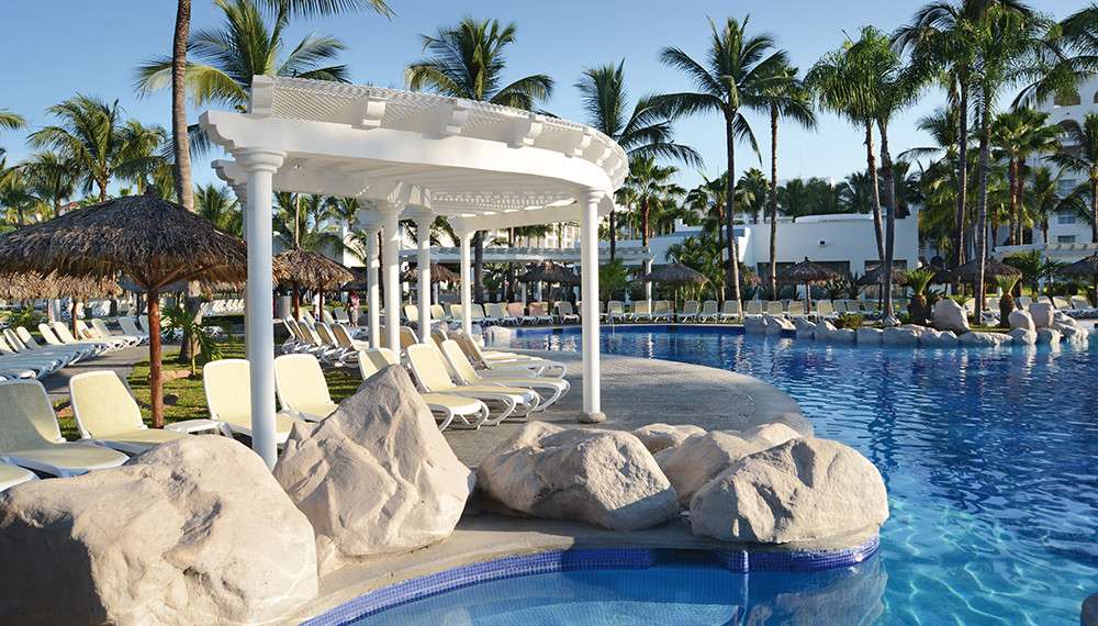 Hotel Riu Jalisco Pool 2