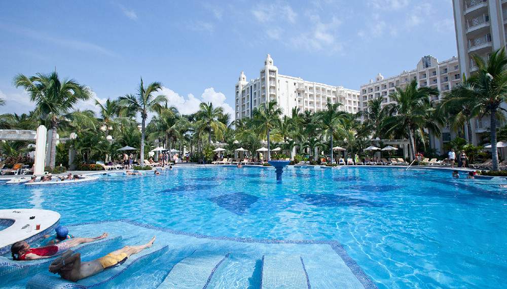 Hotel Riu Vallarta Pool 2