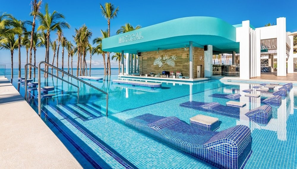 Hotel Riu Vallarta Swim Up Pool Bar