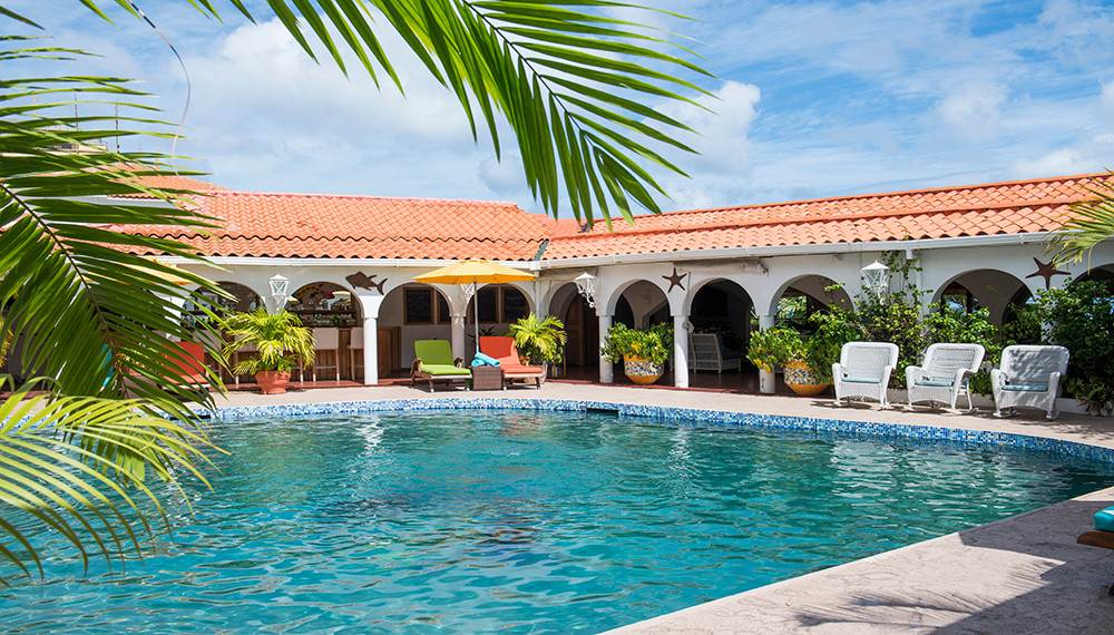 Mount Cinnamon Resort Mt Cinnamon Pool Bar 014