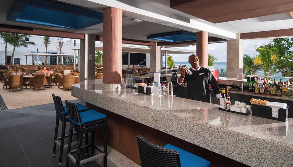 Riu Ocho Rios Hotel Waterpark Blue Mountain Bar