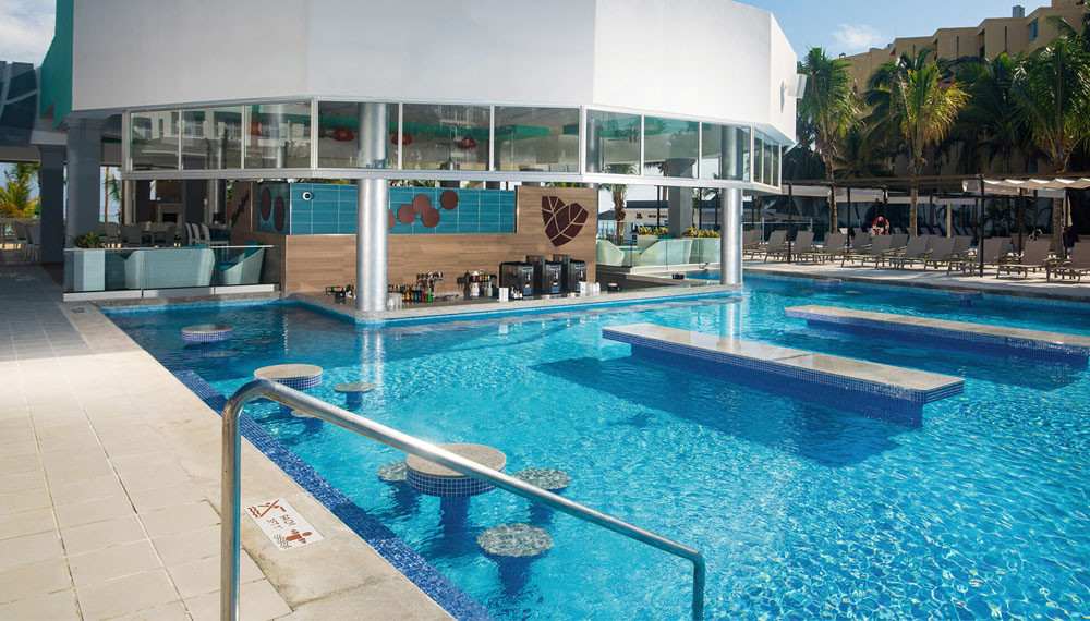 Riu Ocho Rios Hotel Waterpark Swip Up Pool Bar
