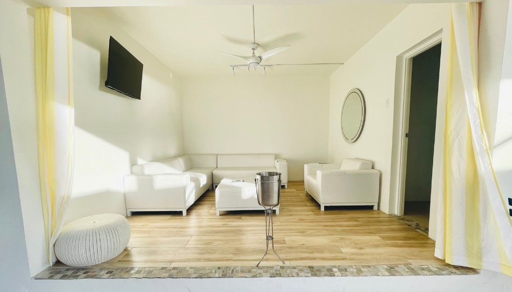 Seaview Beach Hotel Cabana 1