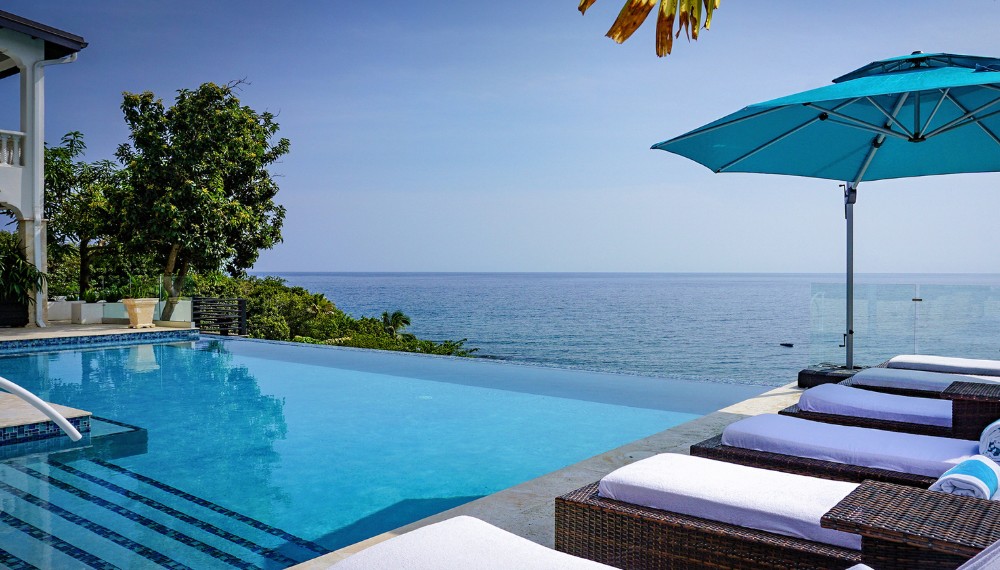 Sunset Reef Day Room 4