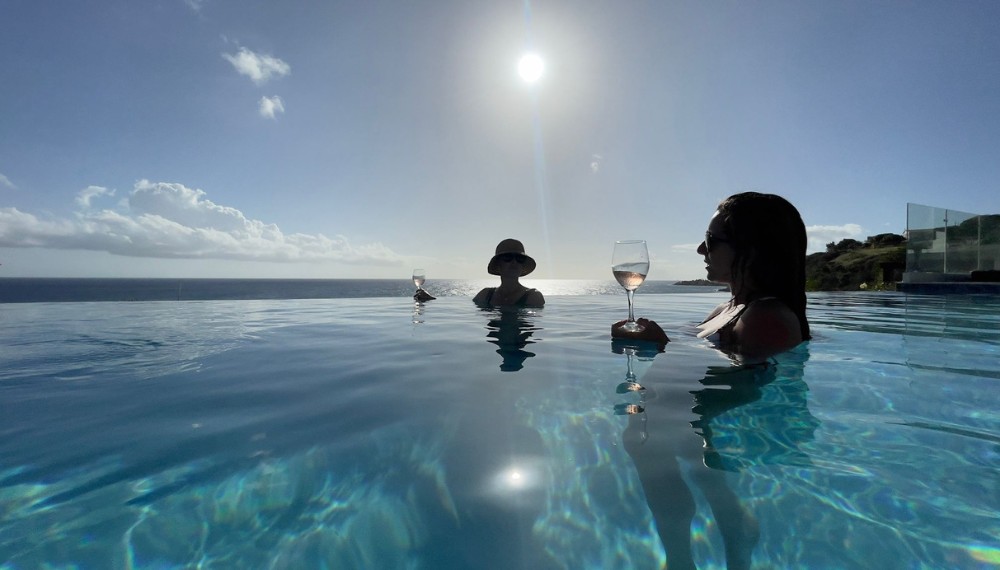 Sunset Reef Day Room 6