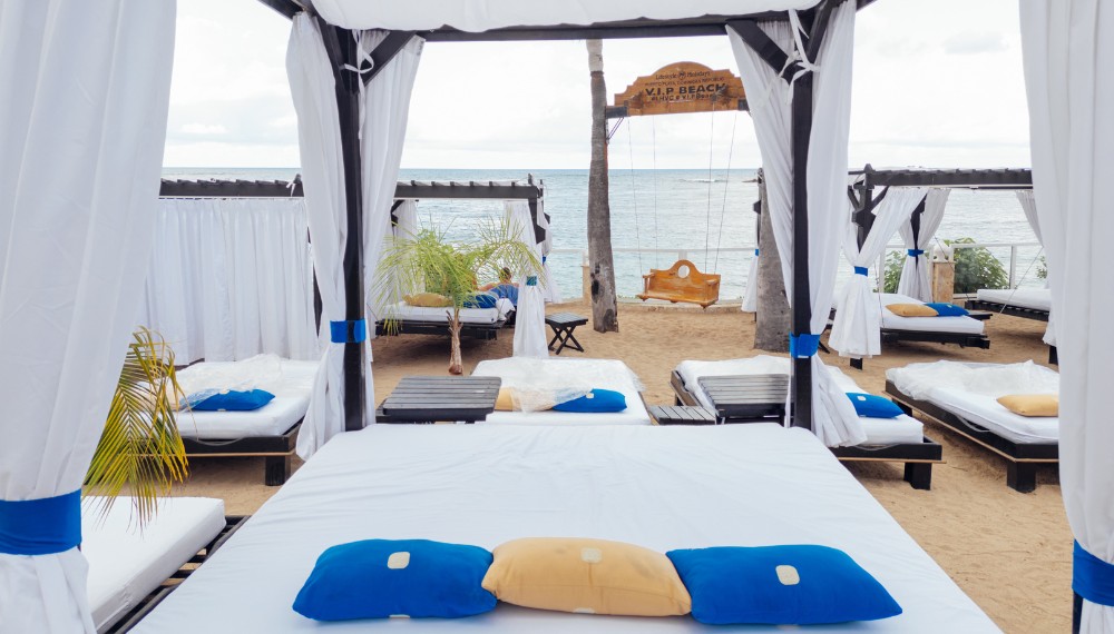 Tropical Resort Spa Weekend 8