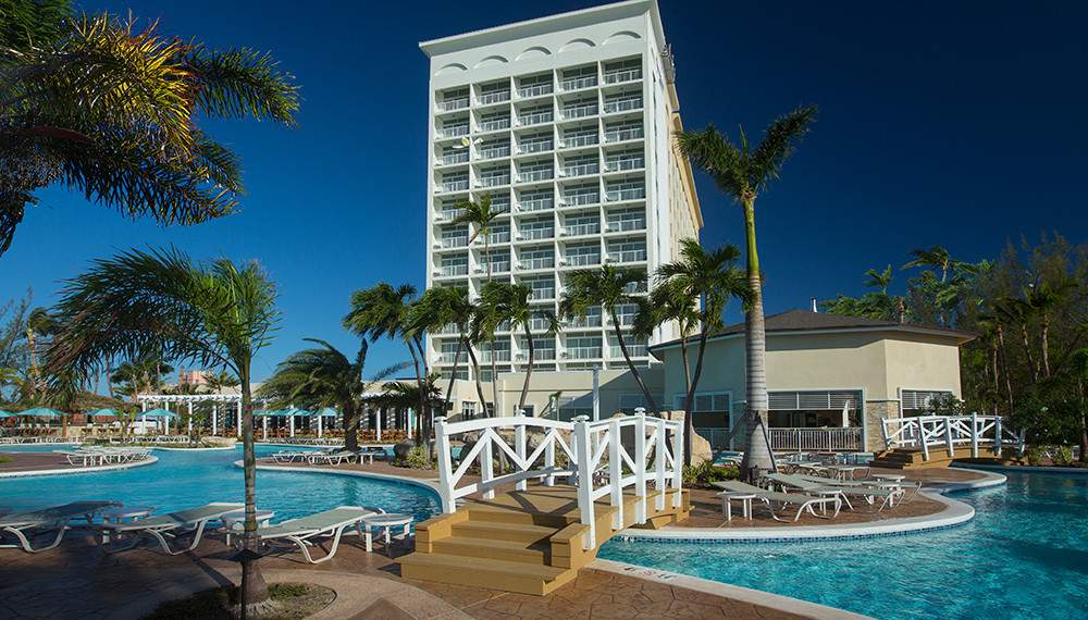 Warwick Paradise Island Bahamas Nassau Bldg Ext Rear View With Pool 003