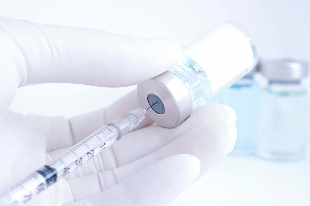 Woman considering PRO-NOX for pain-free injectable treatments