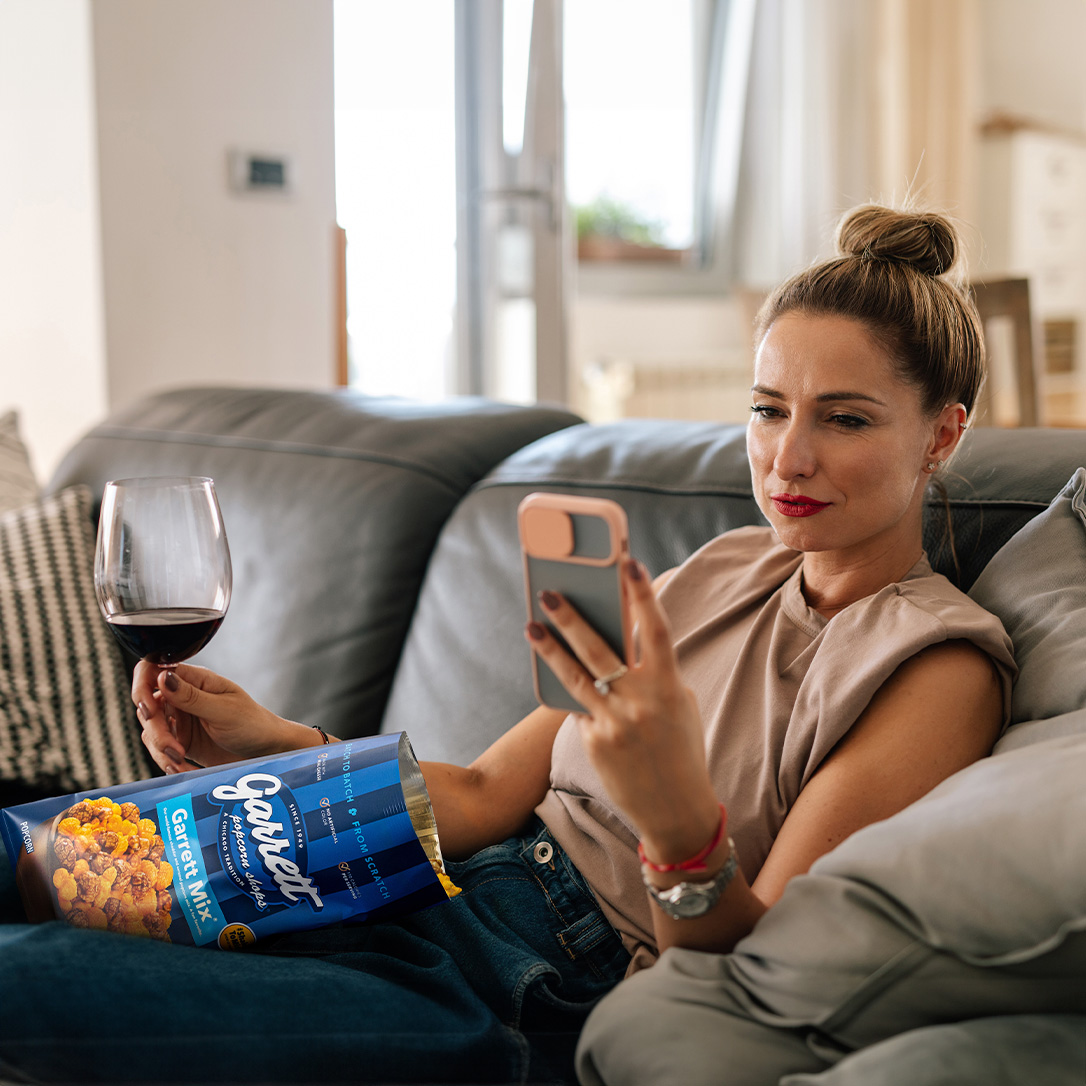 Find your favorite wine and Garrett Popcorn pairing  🍷