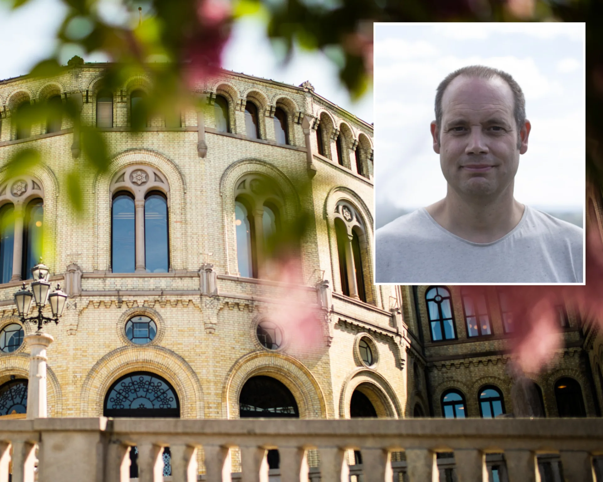 Bilde av Stortinget med bilde av Nils Olve Gillund i liten ramme