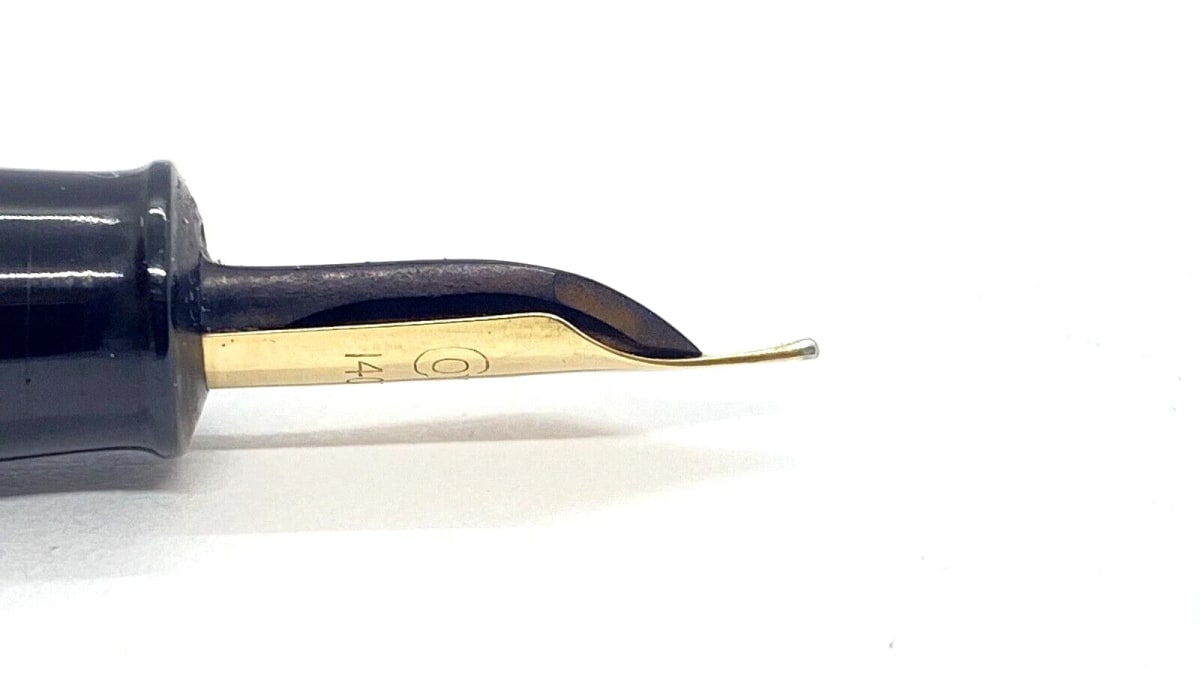 Vintage Conway Stewart No 28 Fountain Pen In Red Herringbone 14K Gold Medium NIB