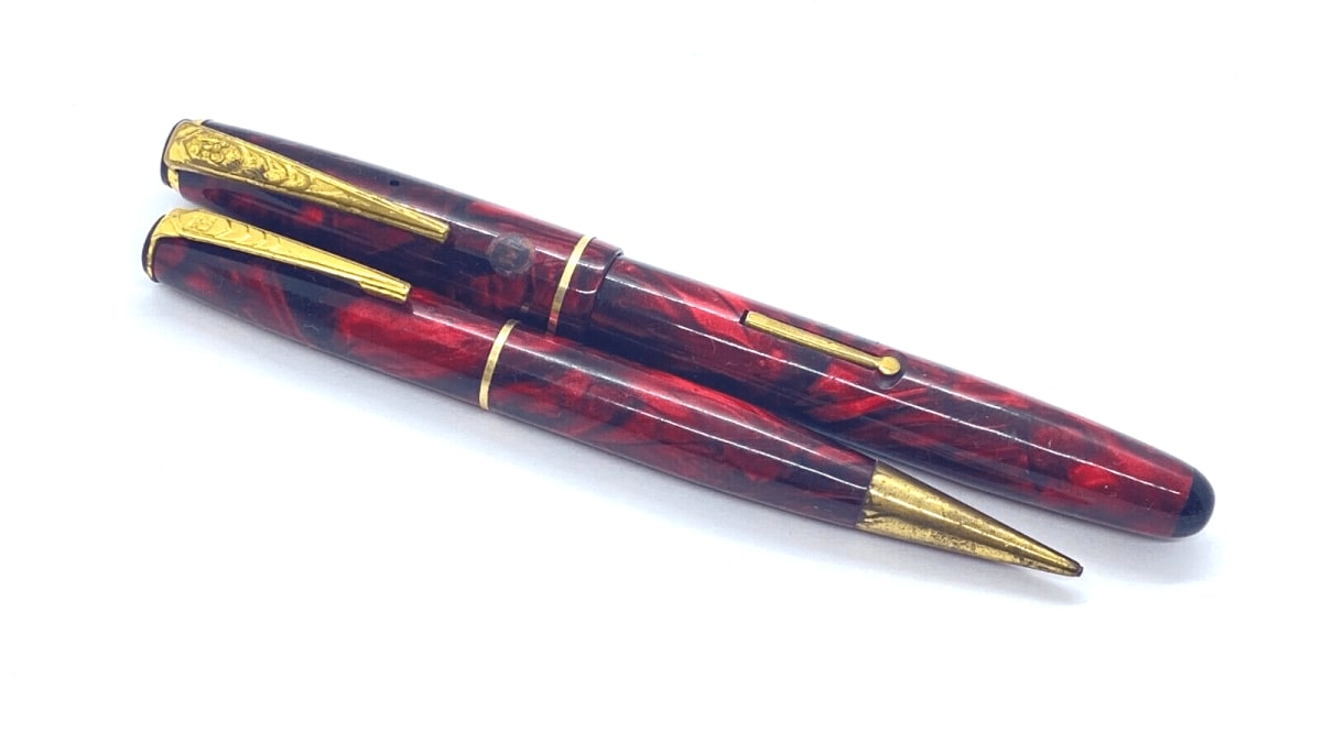 Vintage Onoto Junior Fountain Pen And Pencil Set In Bright Red 14K Medium NIB