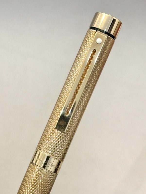 Sheaffer Targa Fountain Pen - Gold Barleycorn, Medium - Cased - NOS (Bfp485)