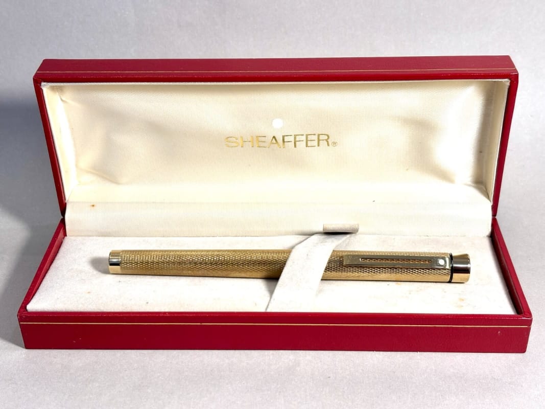 Sheaffer Targa Fountain Pen - Gold Barleycorn, Medium - Cased - NOS (Bfp485)