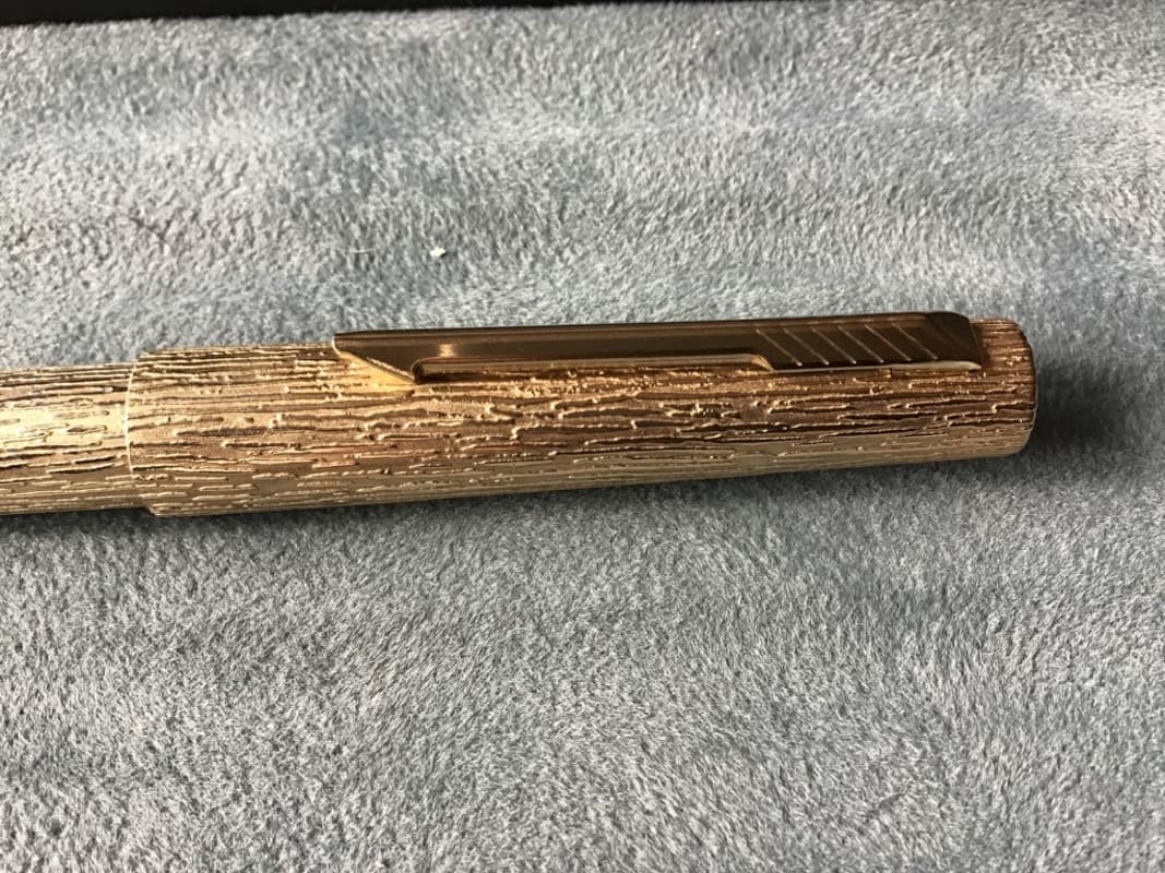 Uncommon Parker 105 "Bark finish" Fountain pen