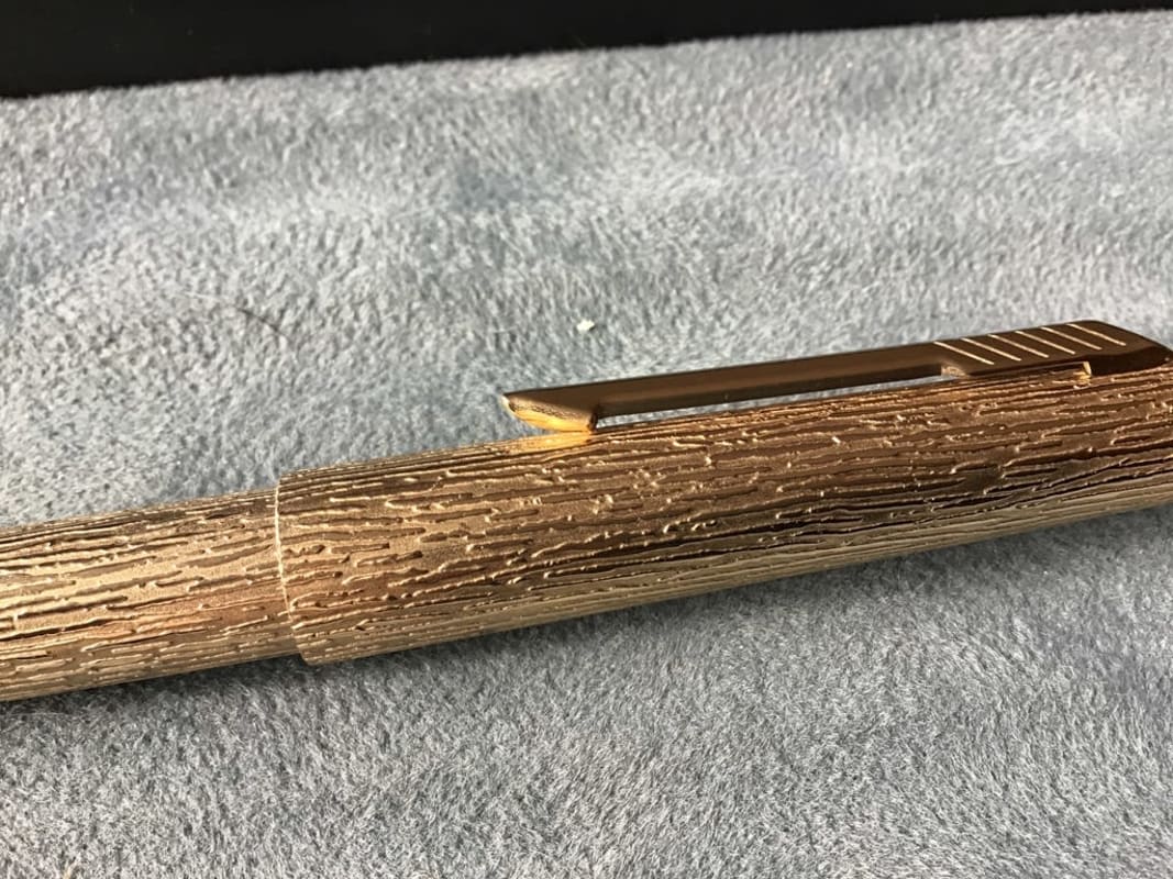 Uncommon Parker 105 "Bark finish" Fountain pen