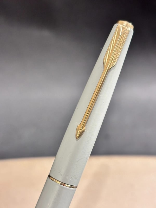 NOS Parker 45 Fountain Pen White Lacquered Argentina (Bfp712)