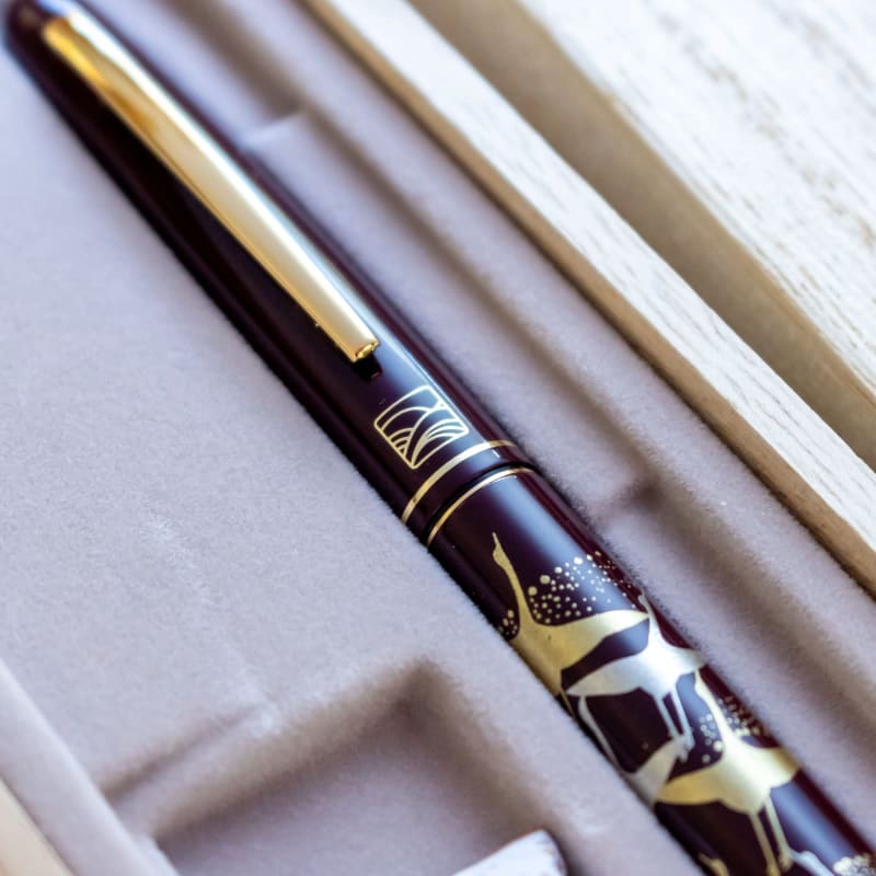 Kuretake Red Monogatari Urushi Maki-e Crane Gold Wancher Fude Nib Fountain Pen