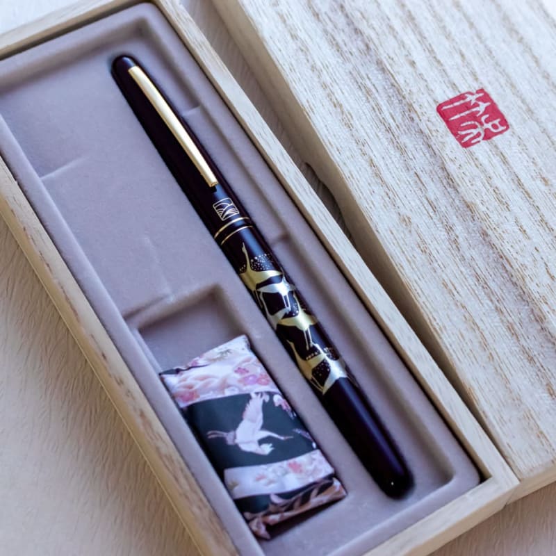 Kuretake Red Monogatari Urushi Maki-e Crane Gold Wancher Fude Nib Fountain Pen