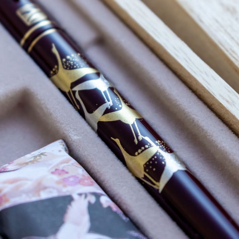 Kuretake Red Monogatari Urushi Maki-e Crane Gold Wancher Fude Nib Fountain Pen