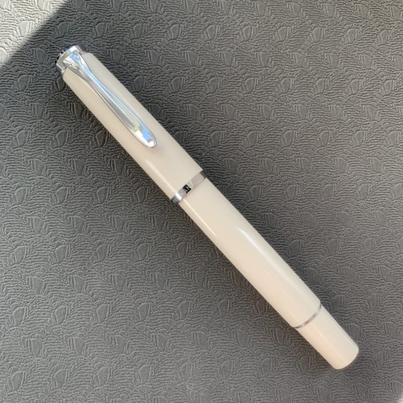 Pelikan M205 White