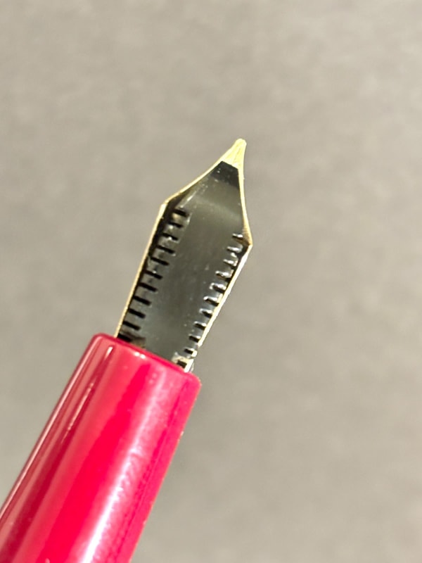 Parker Vs Aerometric, Bright Red W Gf Cap - Never Inked W/Case (Bfp595)