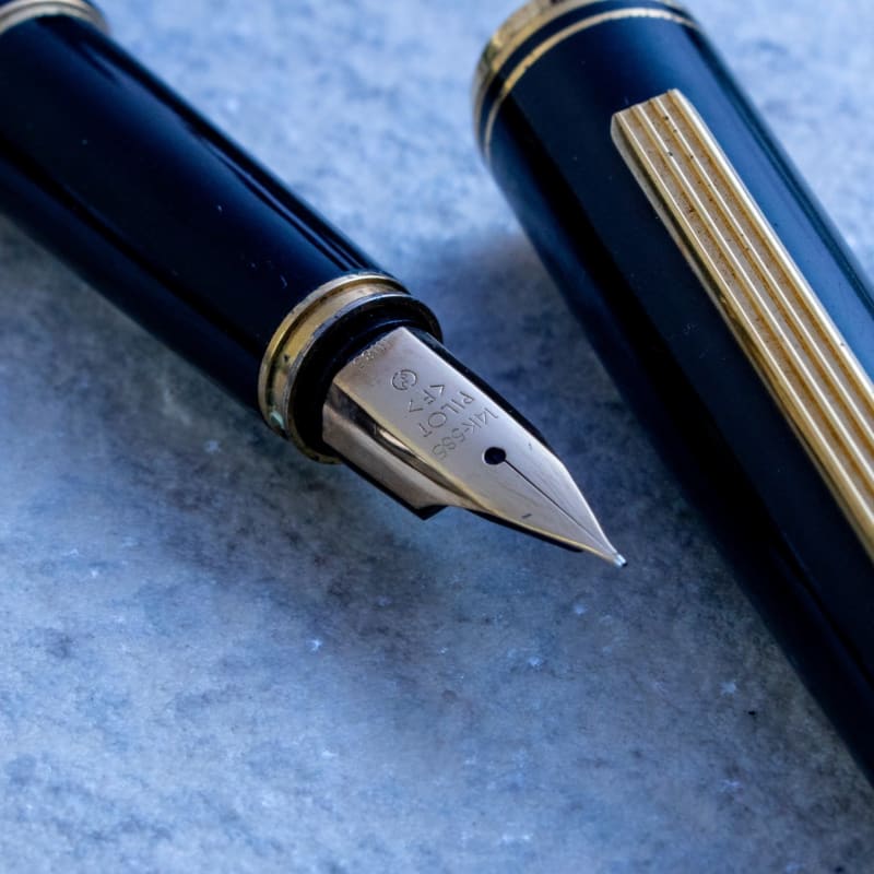 Vintage 1980s Pilot DELUXE Black Long Body 14K Gold F Nib Fountain Pen