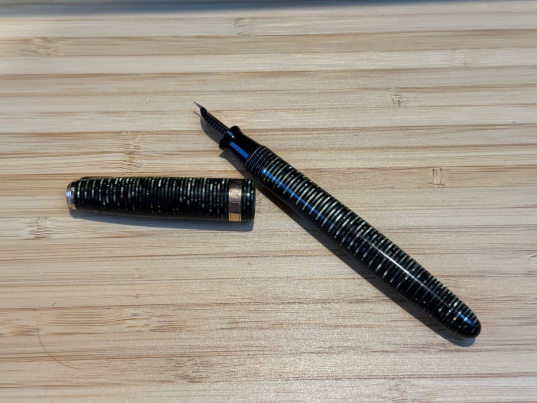 Parker Vacumatic in emerald green